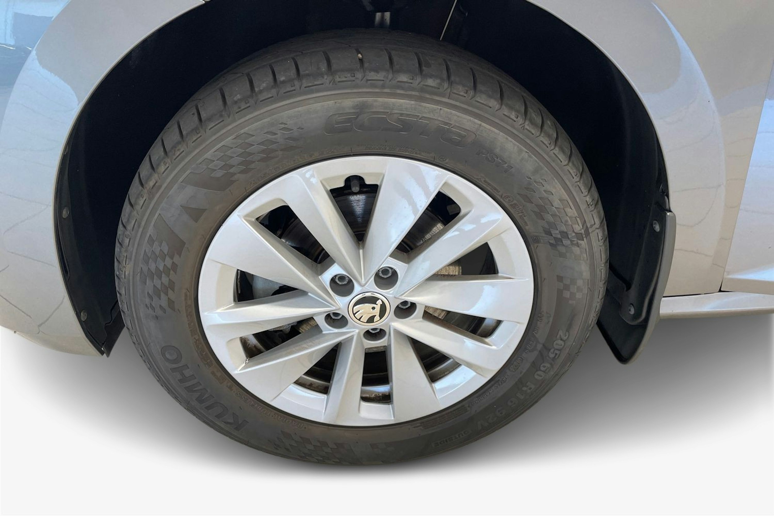 harmaa Skoda Kamiq 2024 kuva 11.