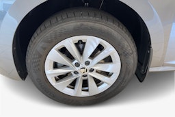 harmaa Skoda Kamiq 2024 kuva 11.