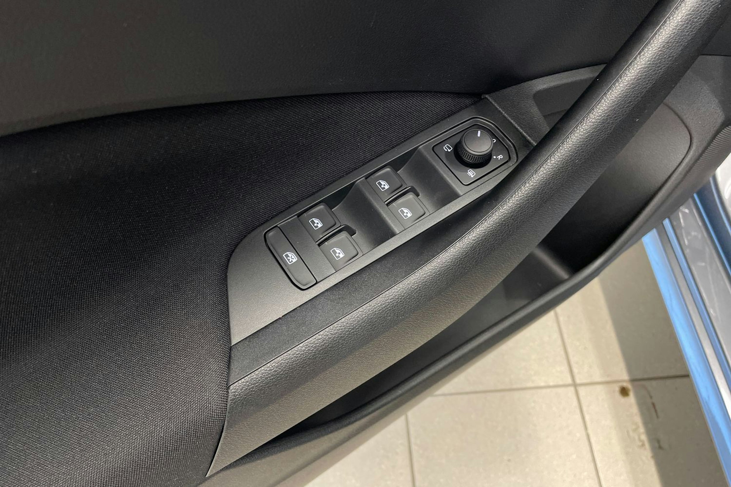 harmaa Skoda Kamiq 2024 kuva 19.