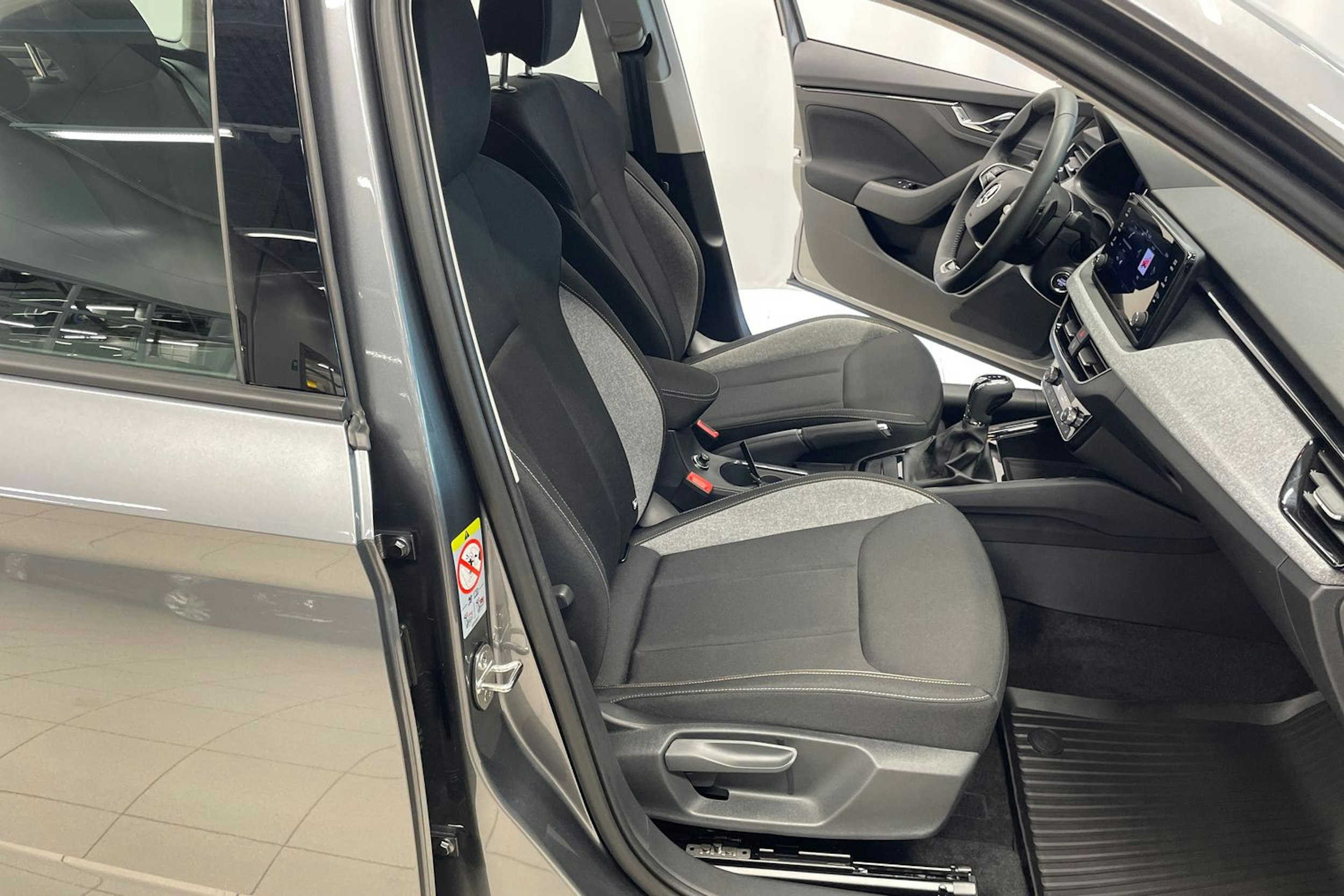 harmaa Skoda Kamiq 2024 kuva 24.