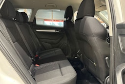 valkoinen Skoda Karoq 2018 kuva 11.