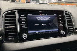 valkoinen Skoda Karoq 2018 kuva 16.