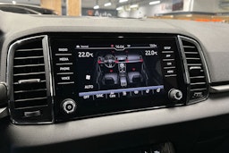 valkoinen Skoda Karoq 2018 kuva 17.