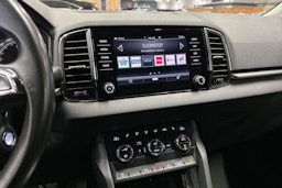 valkoinen Skoda Karoq 2018 kuva 18.