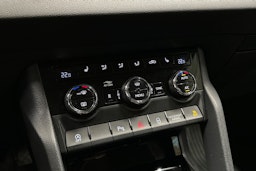 valkoinen Skoda Karoq 2018 kuva 19.