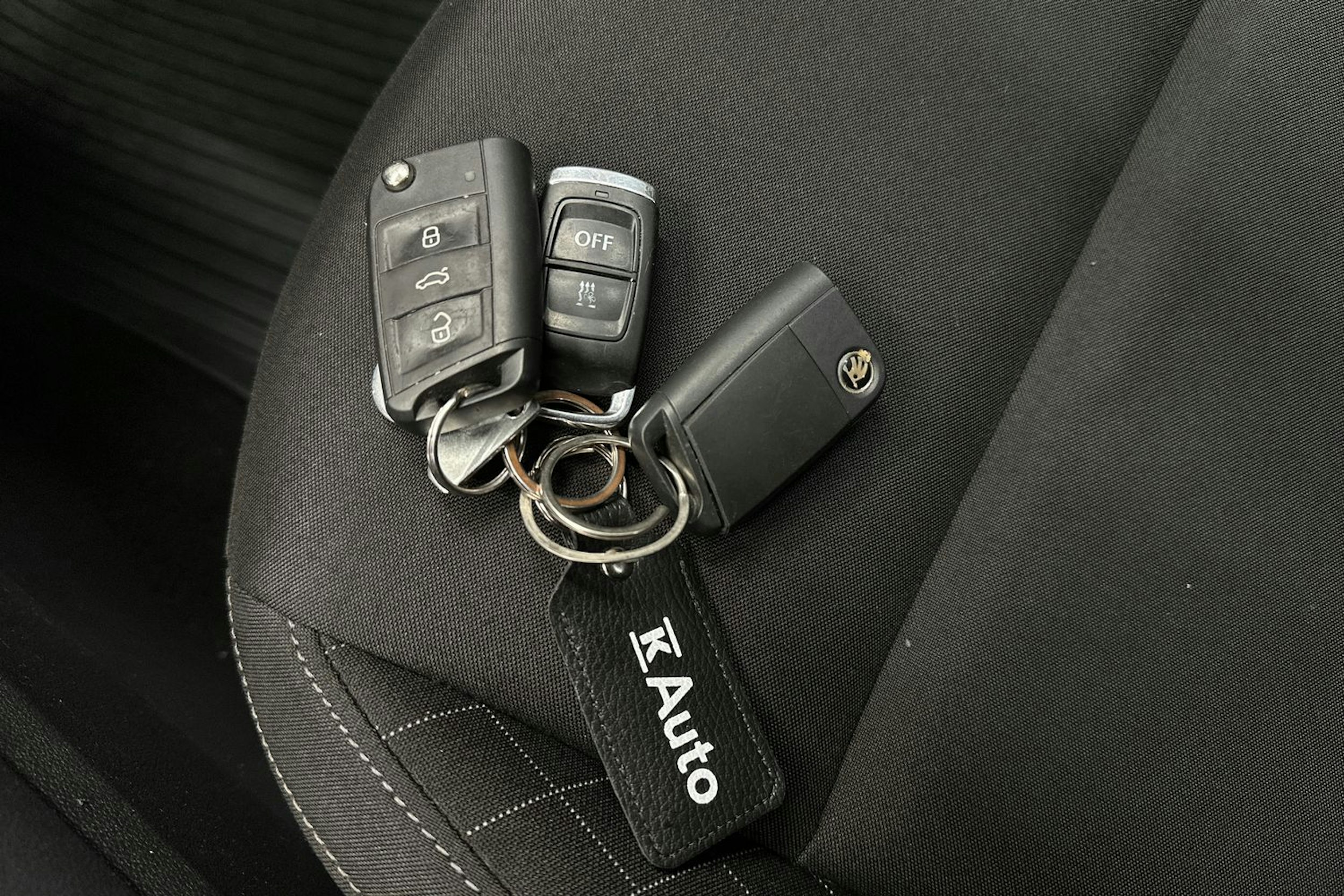 valkoinen Skoda Karoq 2018 kuva 20.