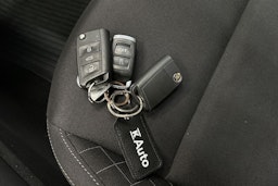 valkoinen Skoda Karoq 2018 kuva 20.