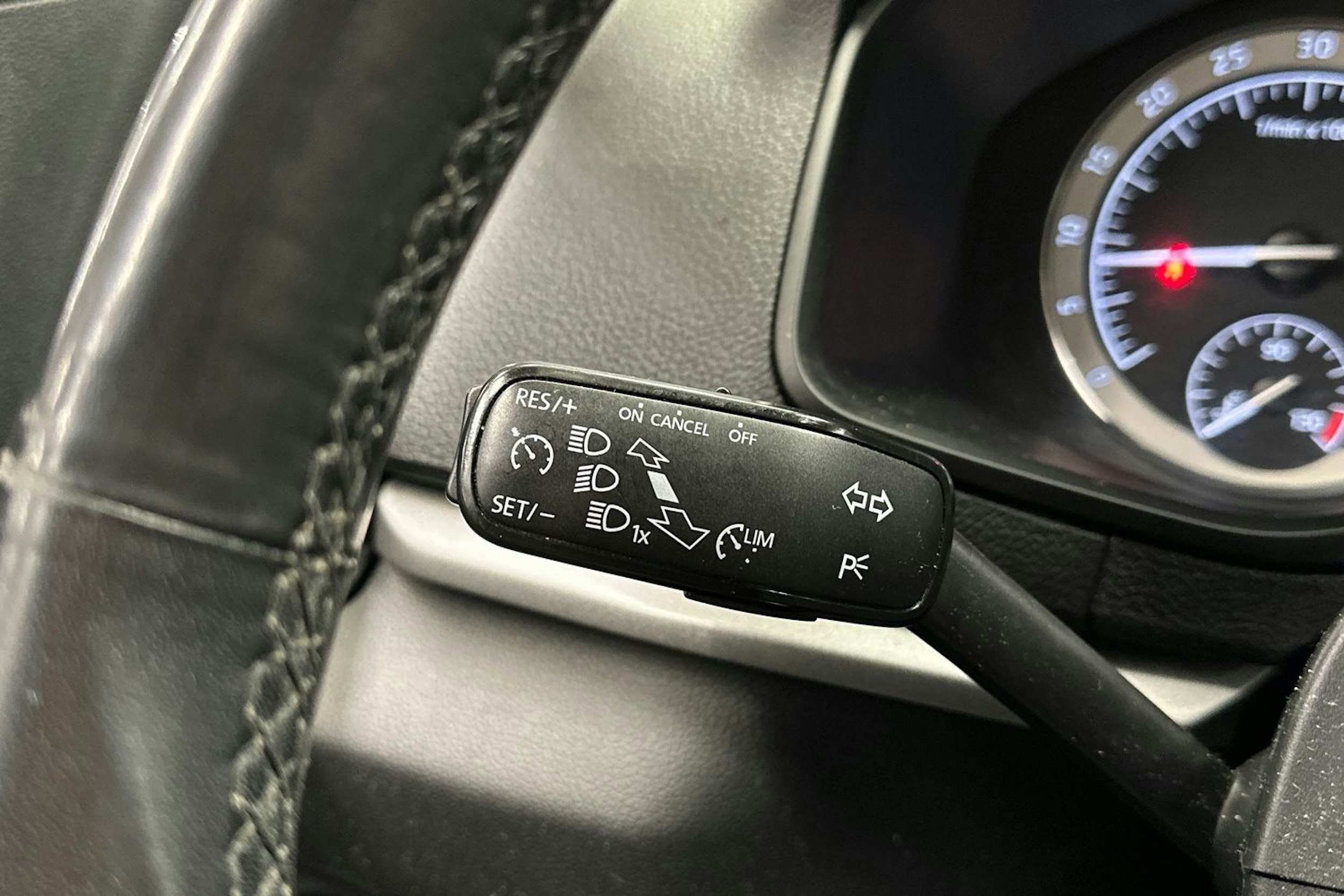 valkoinen Skoda Karoq 2018 kuva 22.