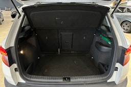 valkoinen Skoda Karoq 2018 kuva 27.