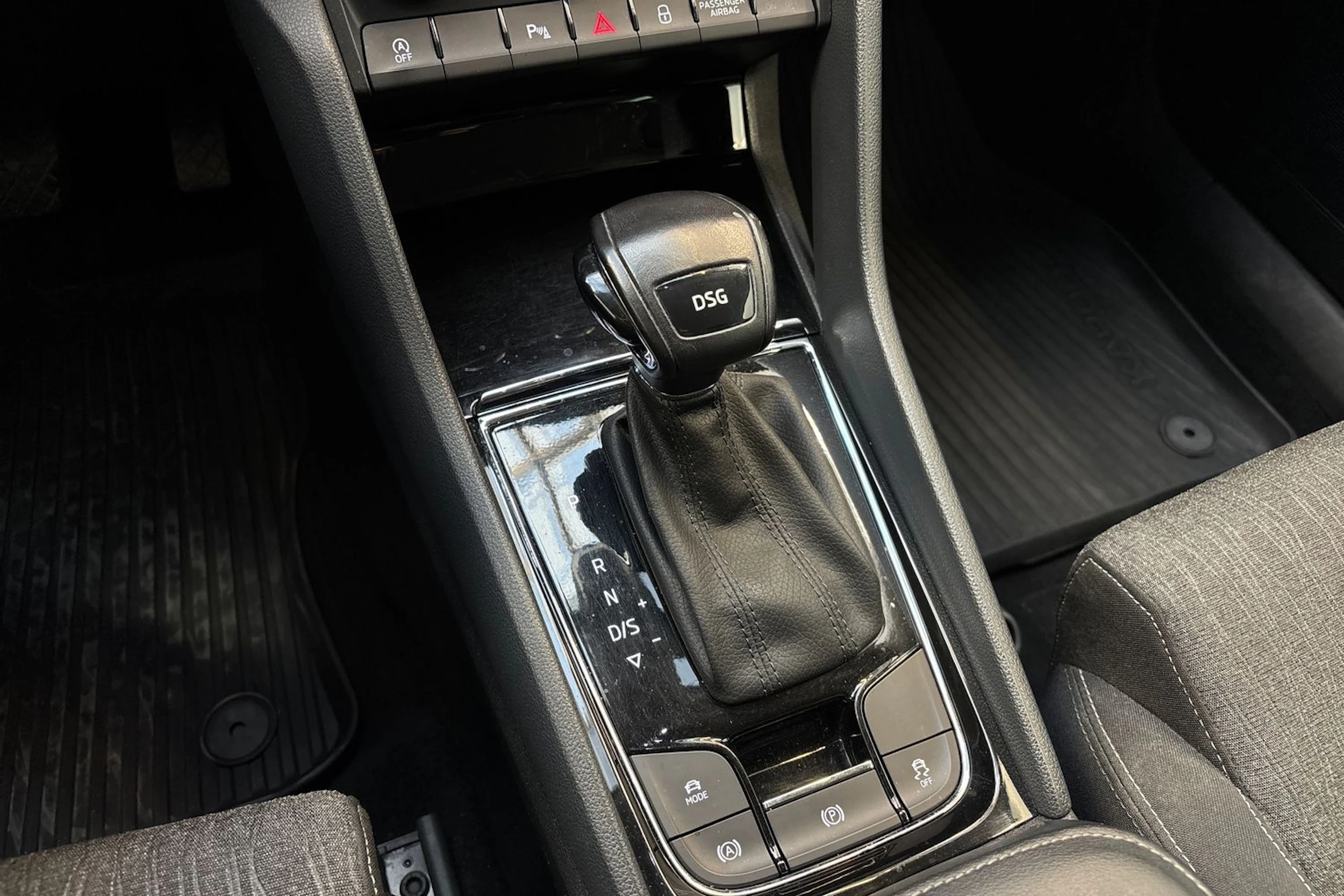 ruskea (beige) Skoda Karoq 2019 kuva 21.