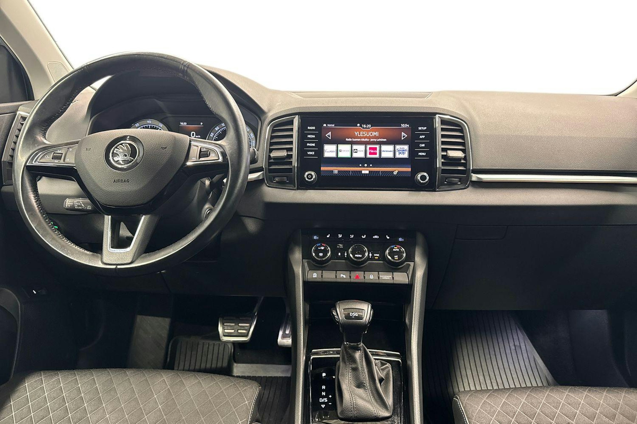 harmaa Skoda Karoq 2018 kuva 9.