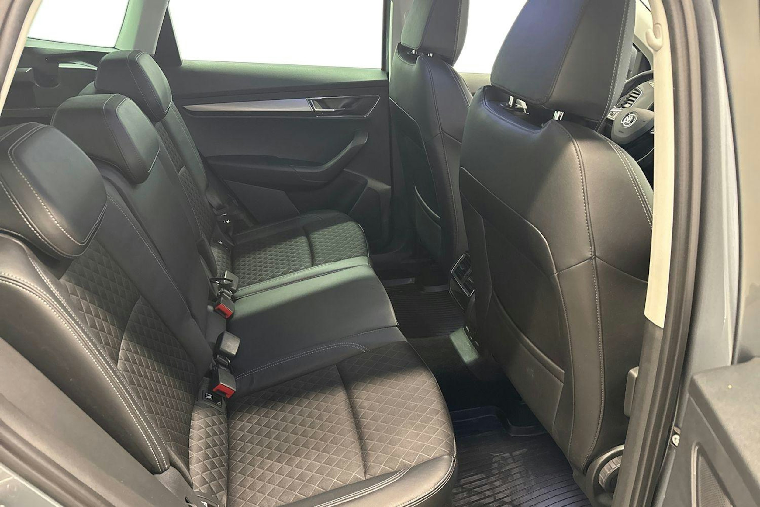 harmaa Skoda Karoq 2018 kuva 10.