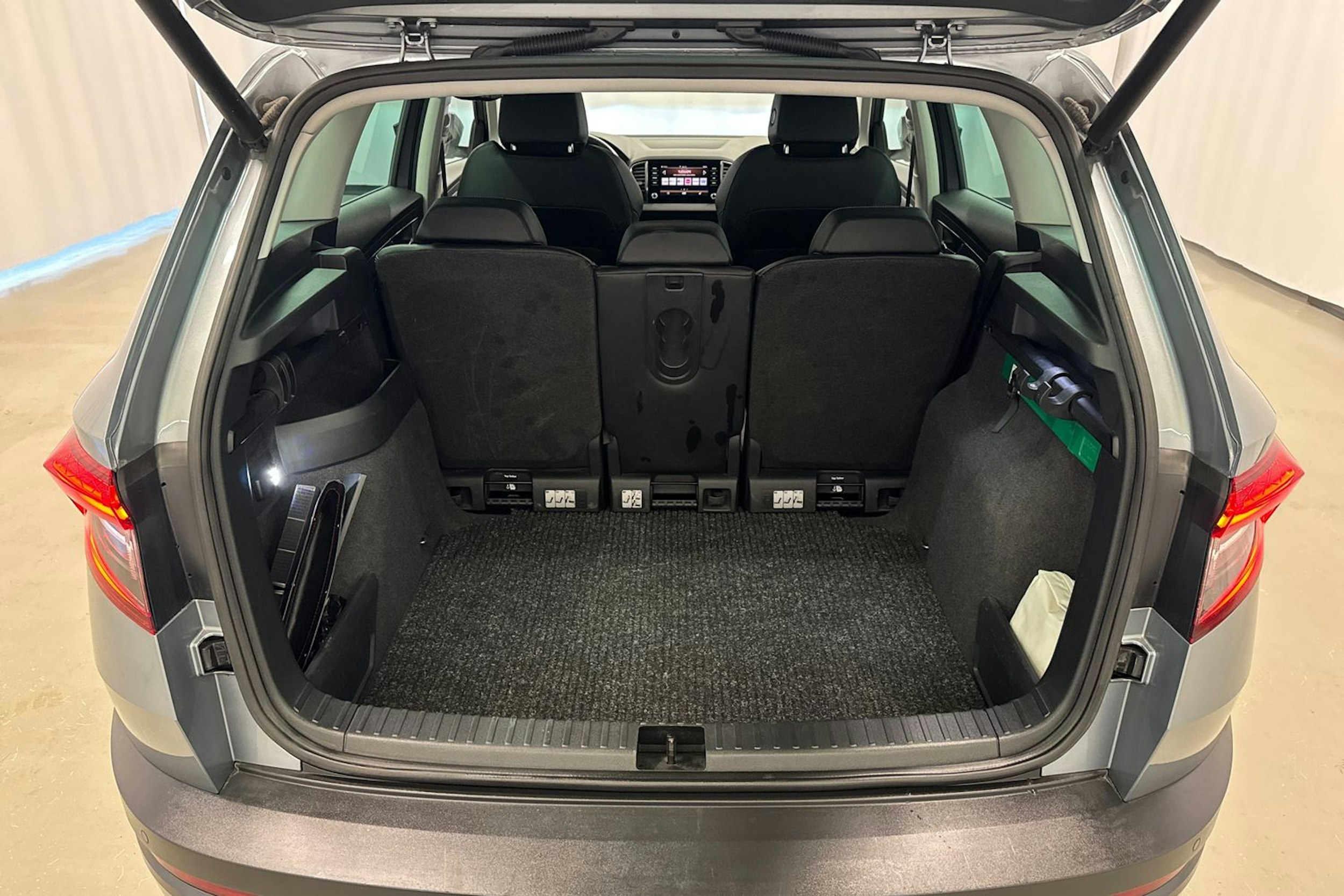 harmaa Skoda Karoq 2018 kuva 14.