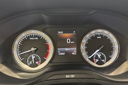harmaa Skoda Karoq 2018 kuva 22.