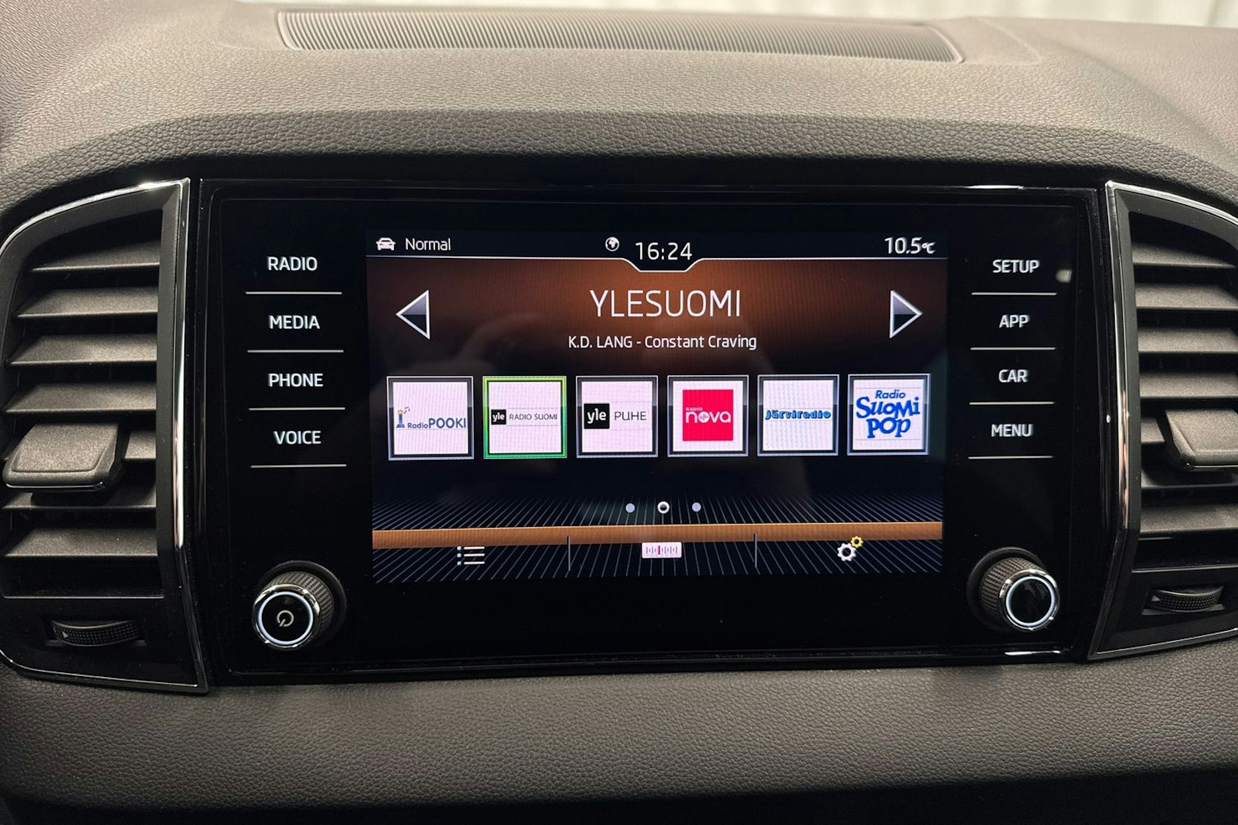 harmaa Skoda Karoq 2018 kuva 24.