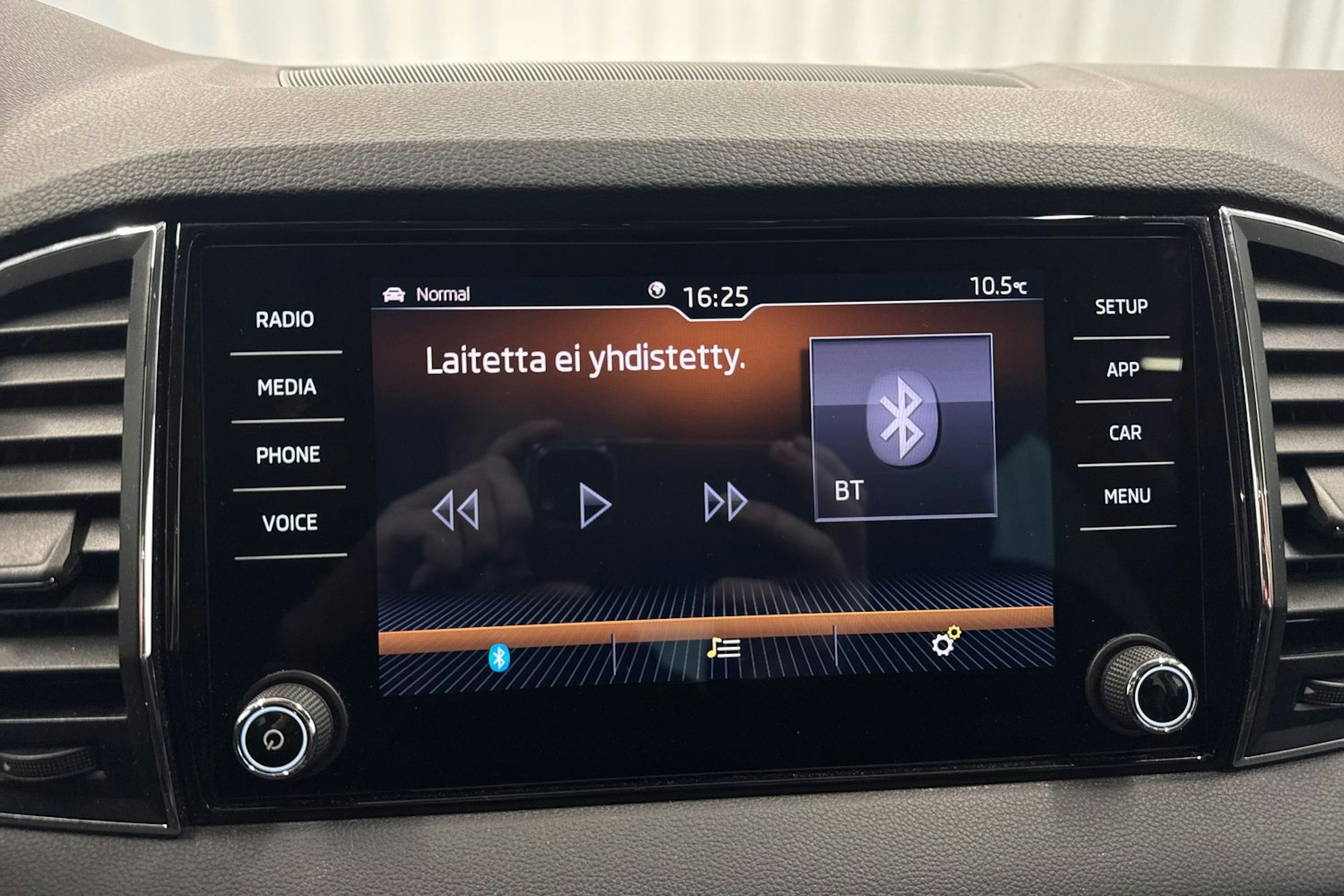 harmaa Skoda Karoq 2018 kuva 25.