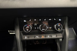 harmaa Skoda Karoq 2018 kuva 28.
