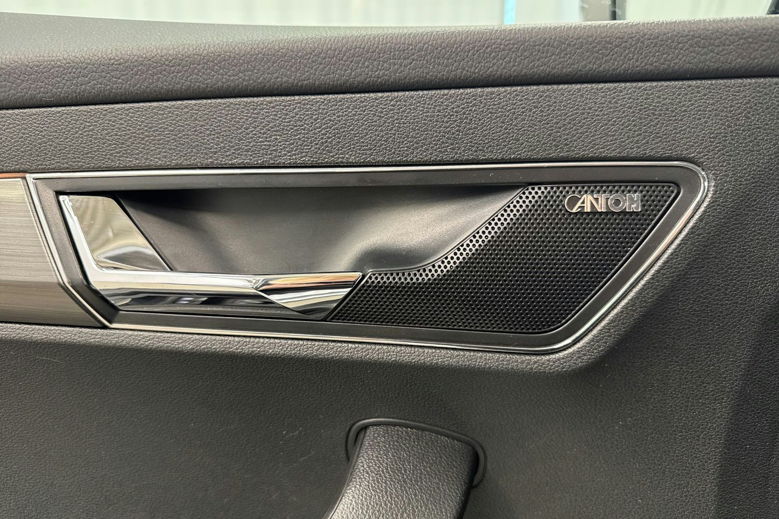 harmaa Skoda Karoq 2018 kuva 30.