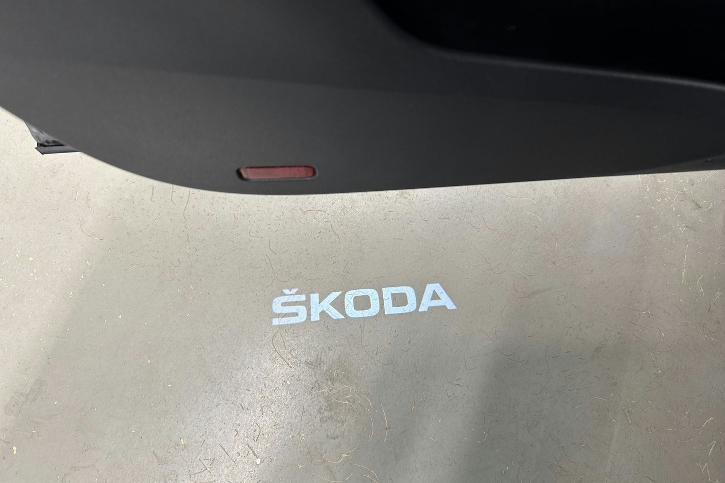 harmaa Skoda Karoq 2018 kuva 33.