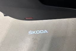 harmaa Skoda Karoq 2018 kuva 33.