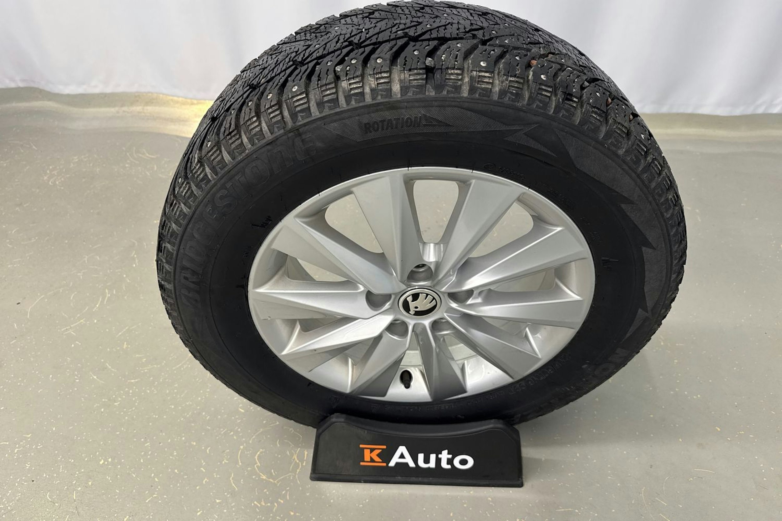 harmaa Skoda Karoq 2018 kuva 34.