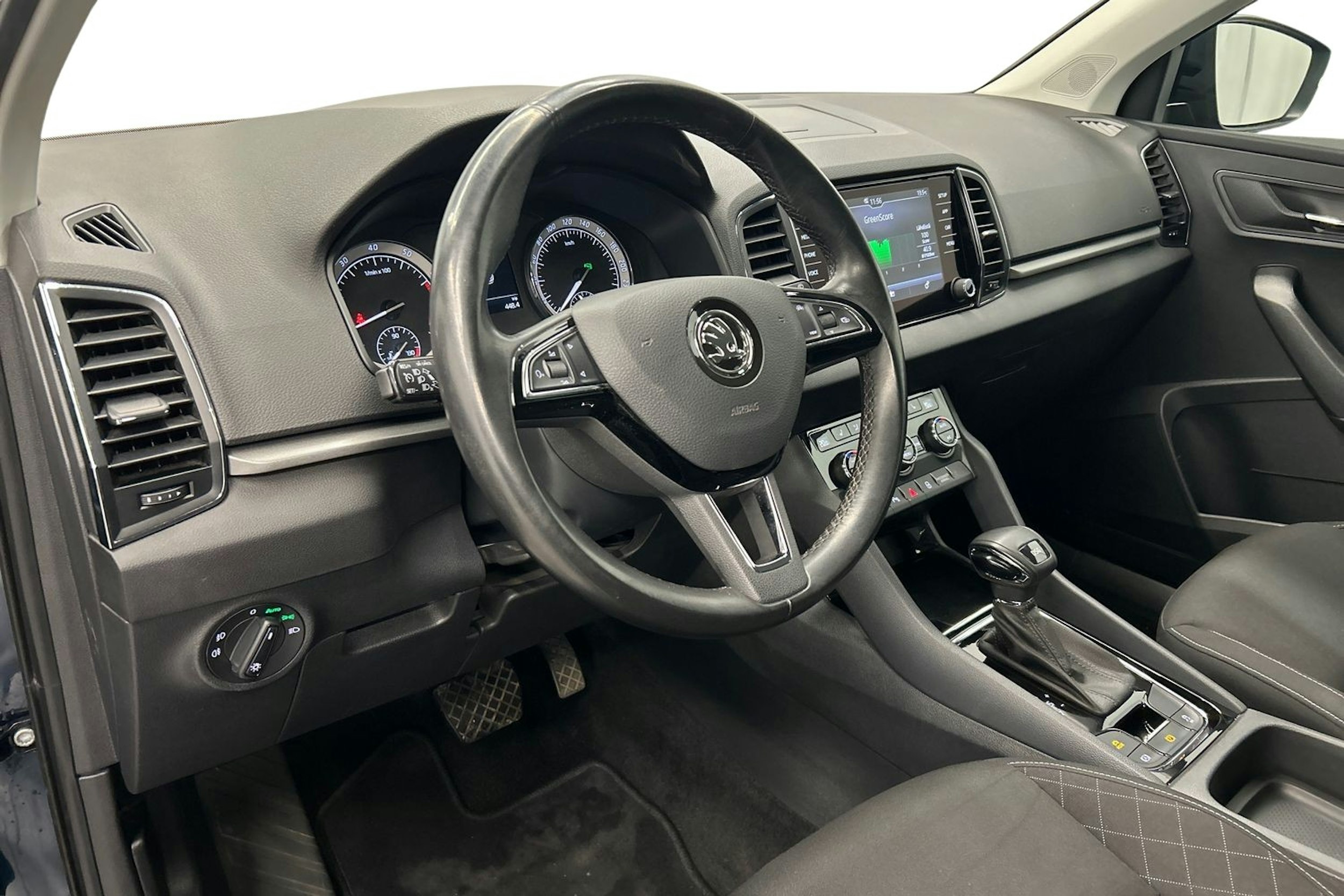 sininen Skoda Karoq 2018 kuva 7.