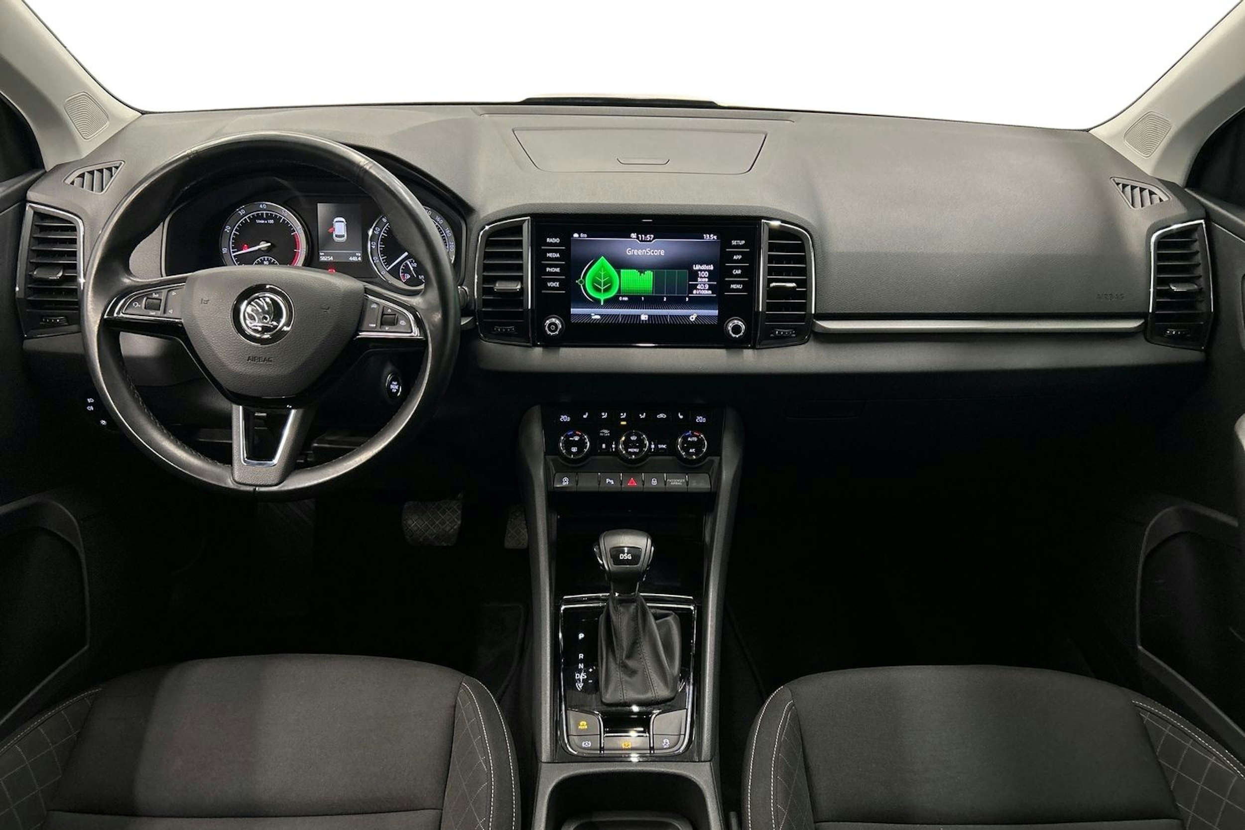 sininen Skoda Karoq 2018 kuva 9.