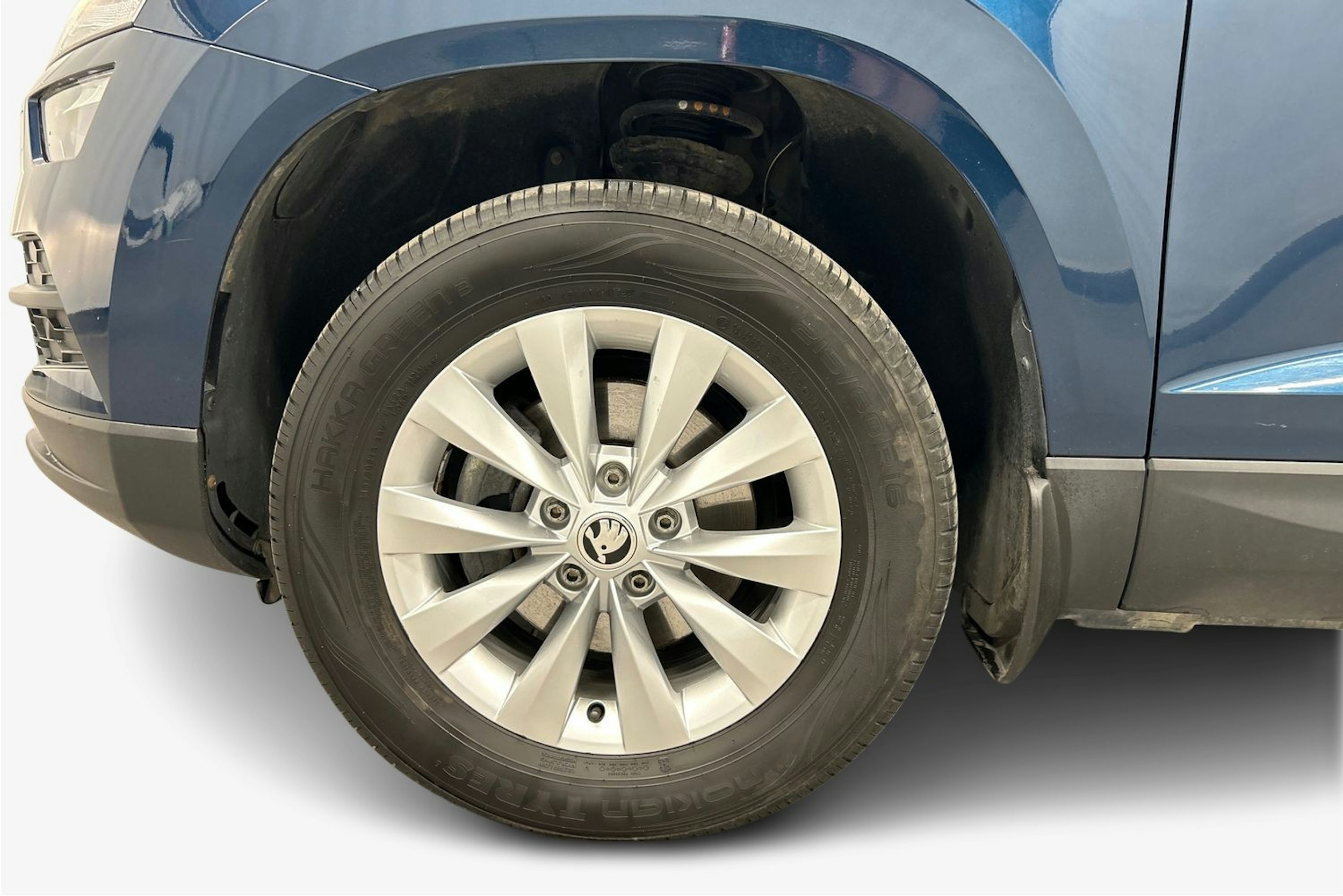 sininen Skoda Karoq 2018 kuva 11.