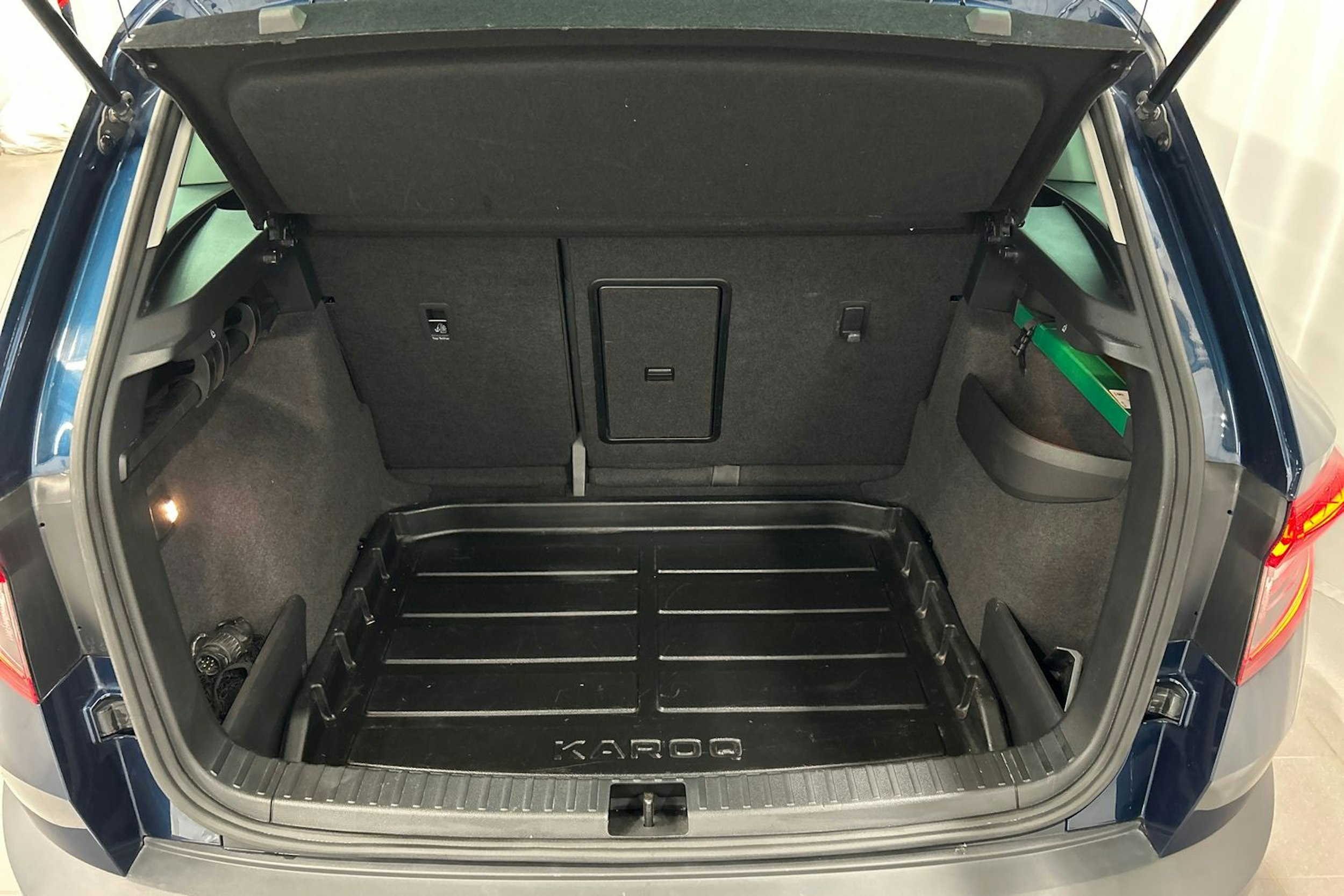sininen Skoda Karoq 2018 kuva 16.