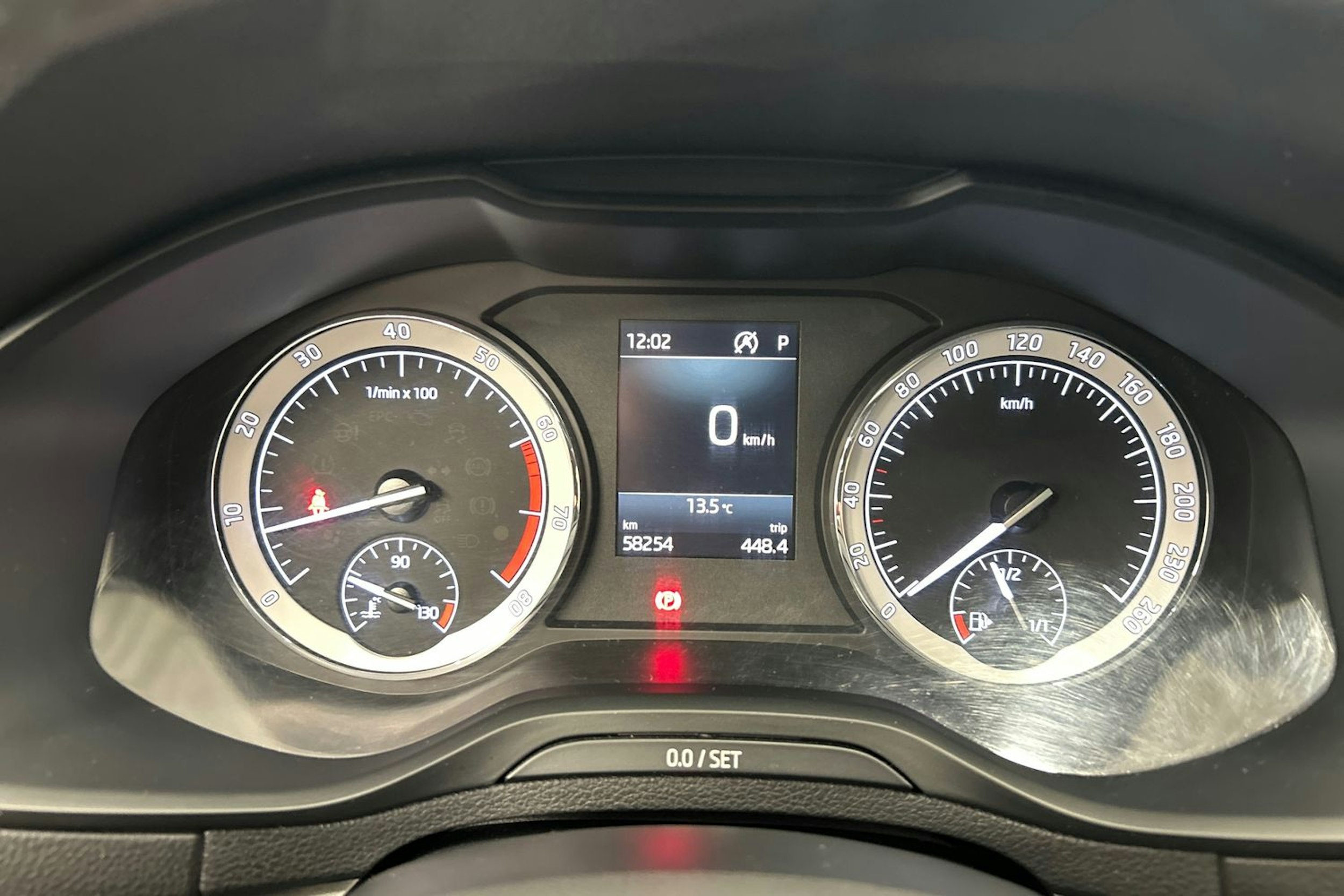 sininen Skoda Karoq 2018 kuva 18.