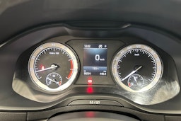 sininen Skoda Karoq 2018 kuva 18.