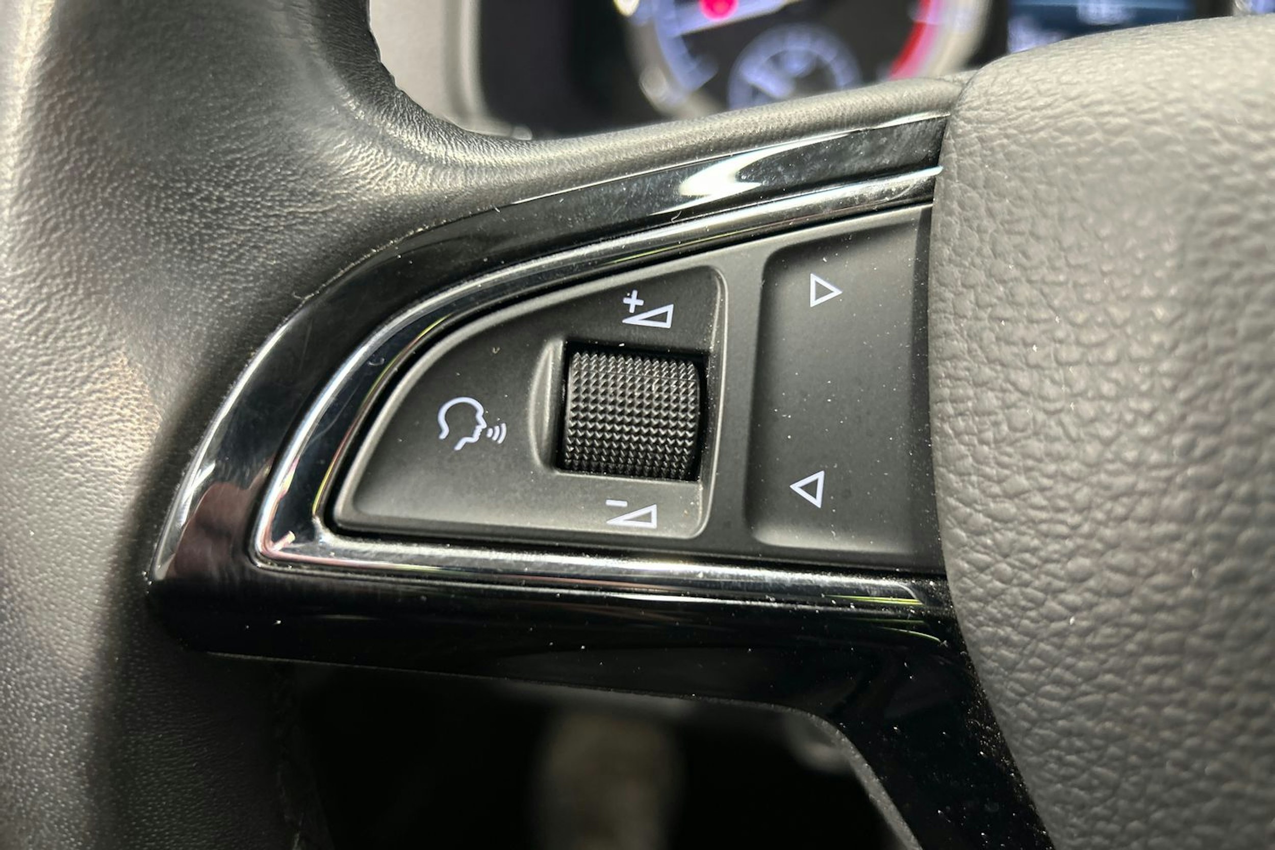 sininen Skoda Karoq 2018 kuva 20.