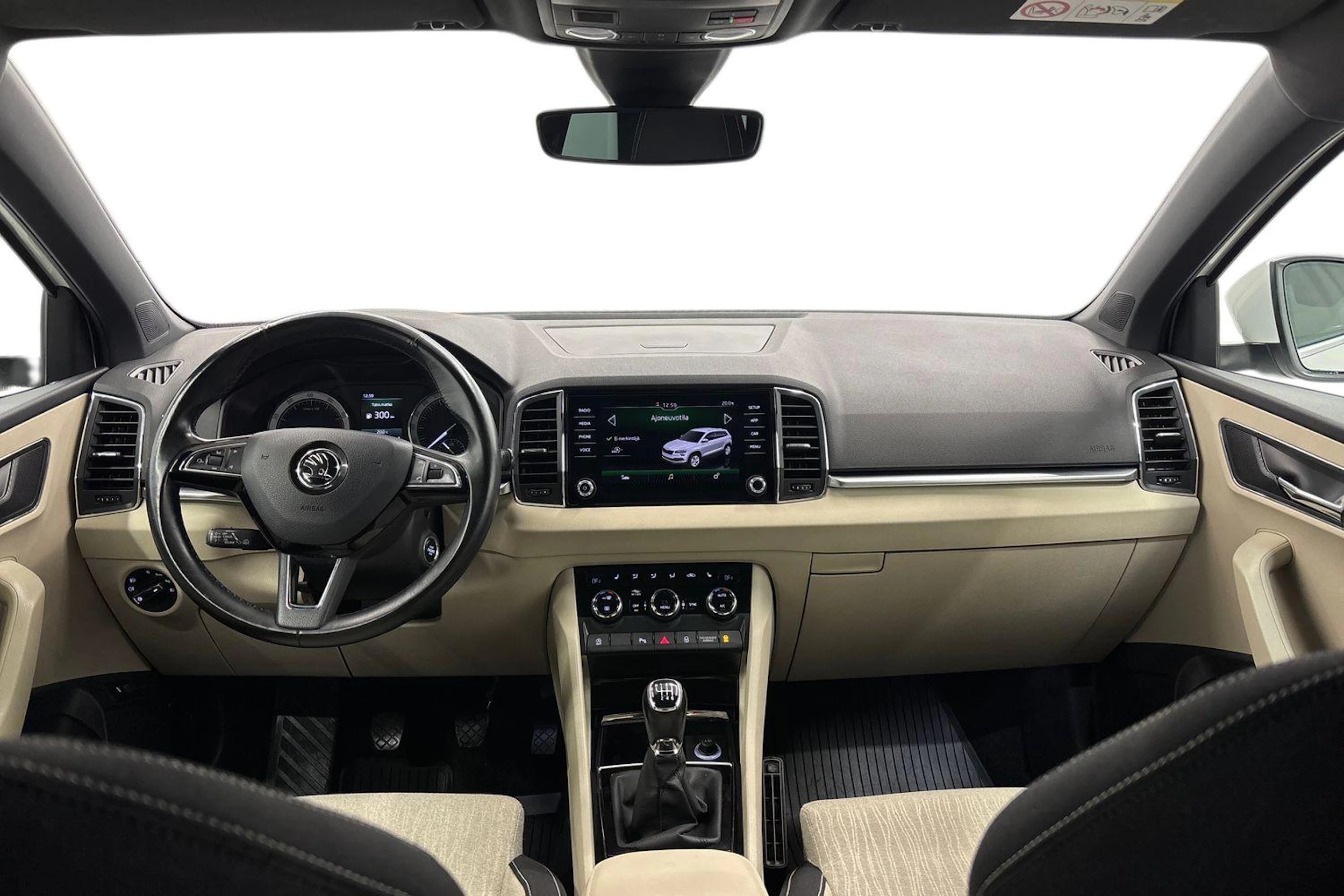 valkoinen Skoda Karoq 2018 kuva 7.