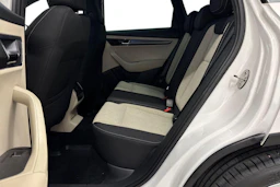 valkoinen Skoda Karoq 2018 kuva 8.