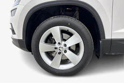 valkoinen Skoda Karoq 2018 kuva 9.