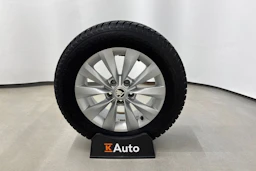 valkoinen Skoda Karoq 2018 kuva 10.