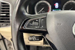 valkoinen Skoda Karoq 2018 kuva 11.