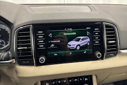 valkoinen Skoda Karoq 2018 kuva 14.