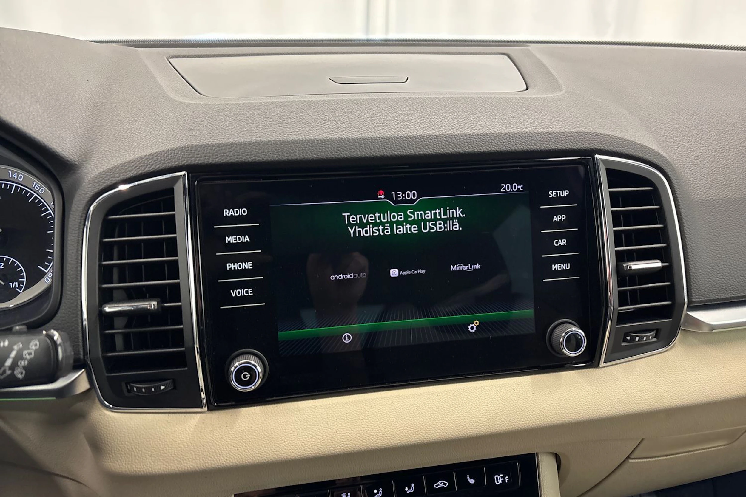 valkoinen Skoda Karoq 2018 kuva 15.