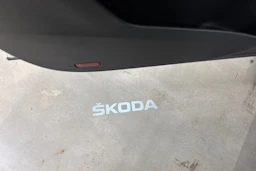 valkoinen Skoda Karoq 2018 kuva 17.