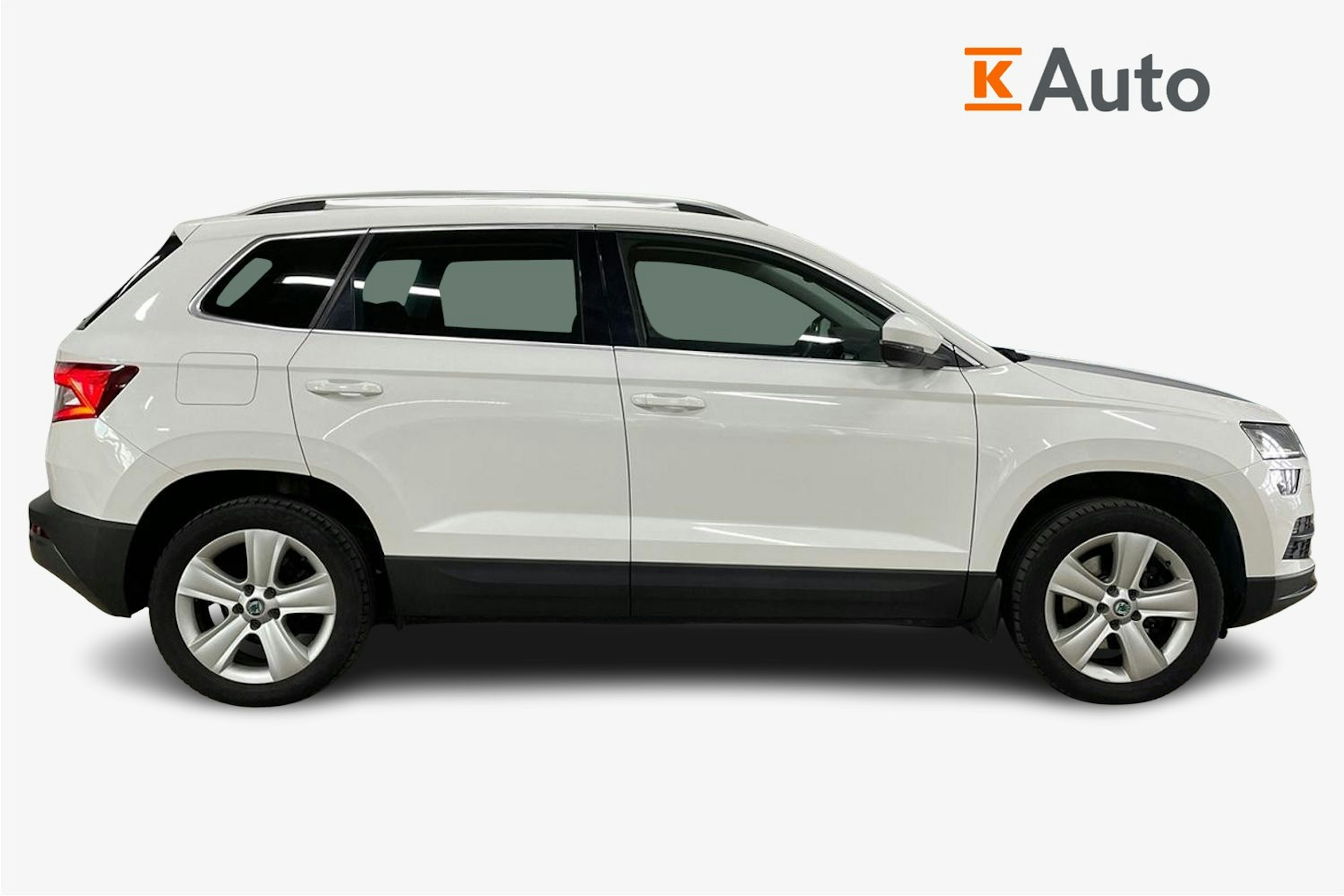 valkoinen Skoda Karoq 2018 kuva 6.