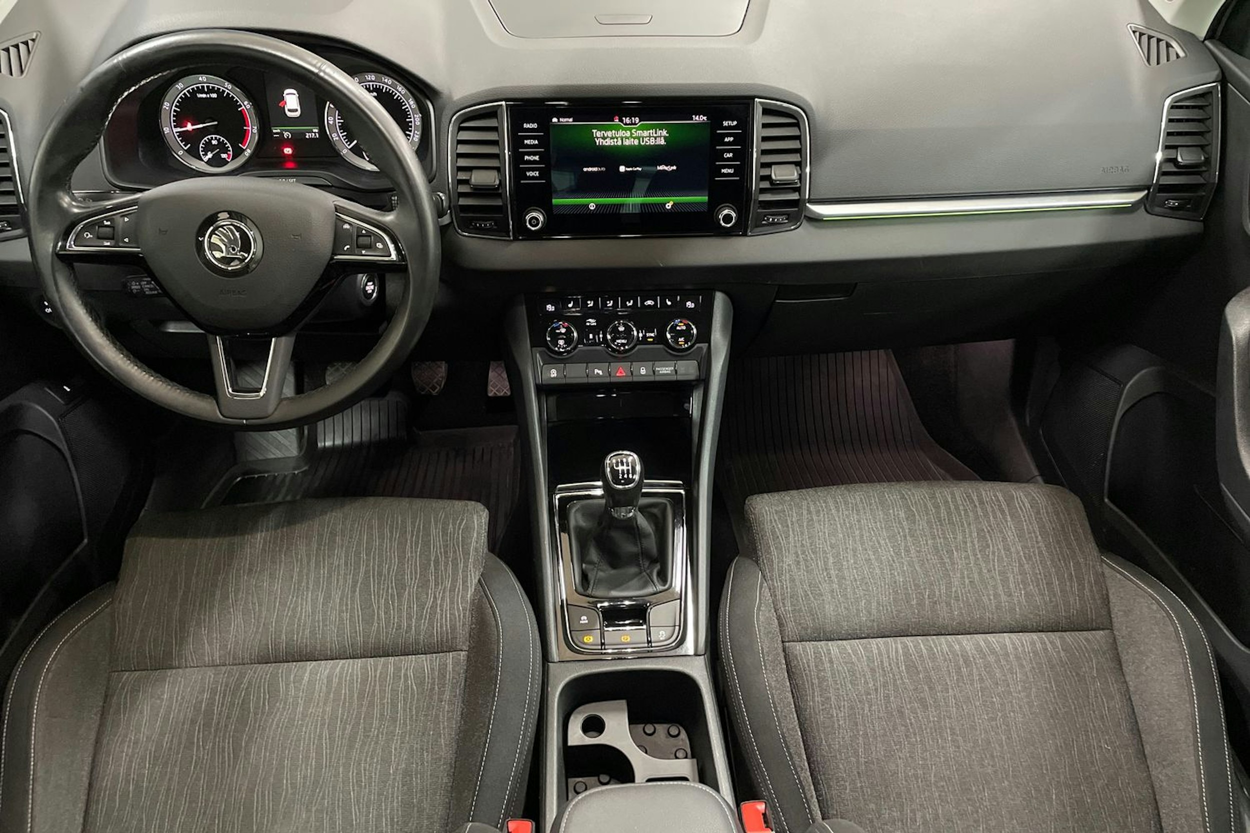 valkoinen Skoda Karoq 2018 kuva 9.