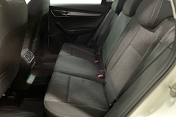 valkoinen Skoda Karoq 2018 kuva 10.