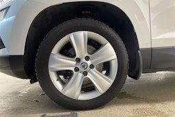 valkoinen Skoda Karoq 2018 kuva 13.