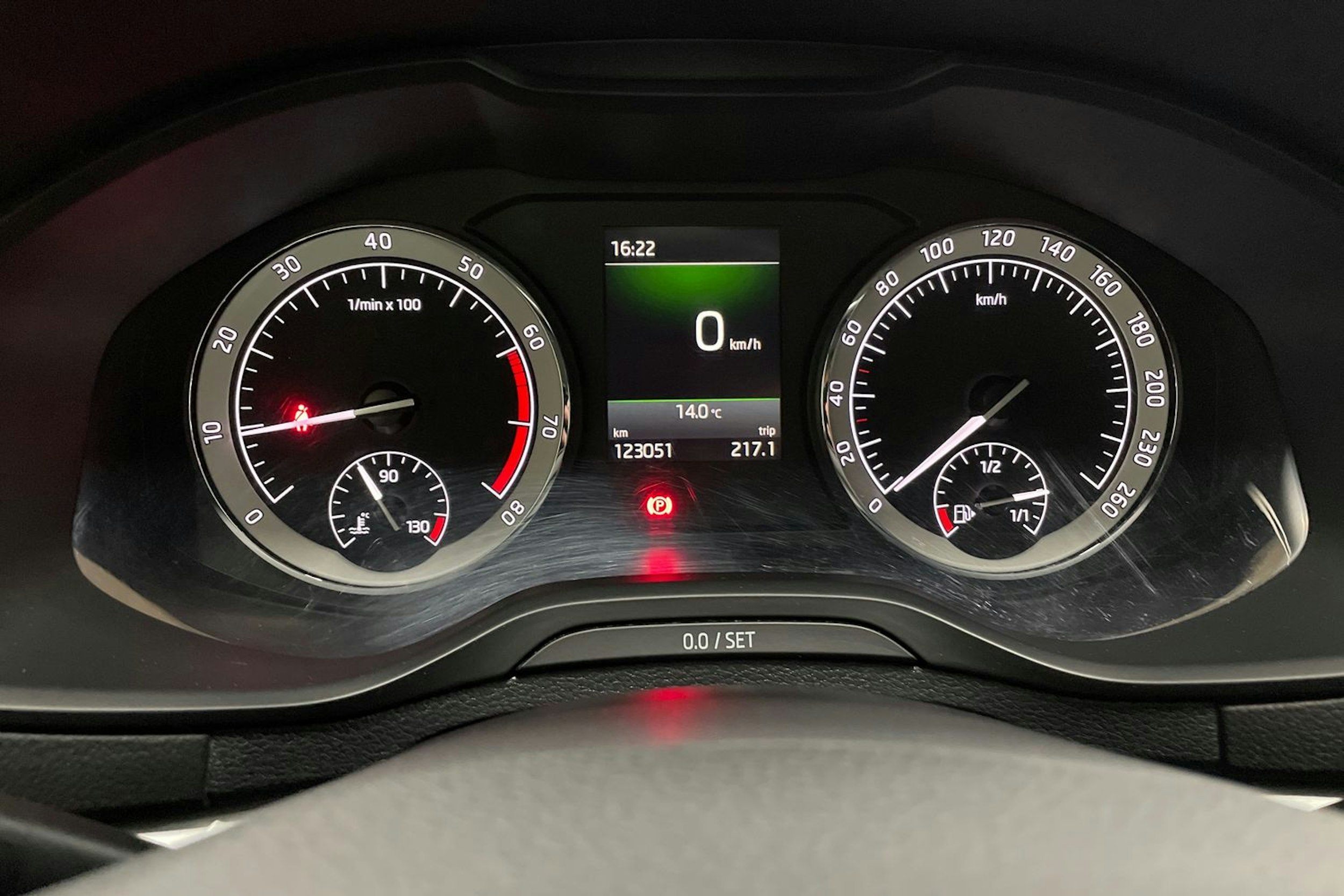 valkoinen Skoda Karoq 2018 kuva 15.