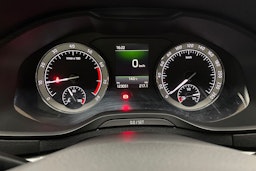 valkoinen Skoda Karoq 2018 kuva 15.