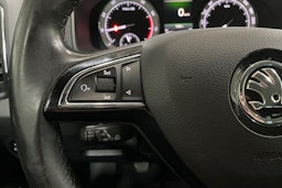 valkoinen Skoda Karoq 2018 kuva 16.