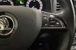valkoinen Skoda Karoq 2018 kuva 17.