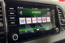 valkoinen Skoda Karoq 2018 kuva 19.