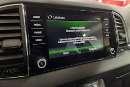 valkoinen Skoda Karoq 2018 kuva 22.